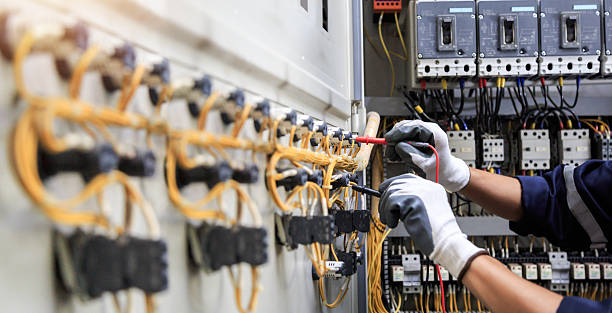 Professional Electrician technician working in Federal Way, WA